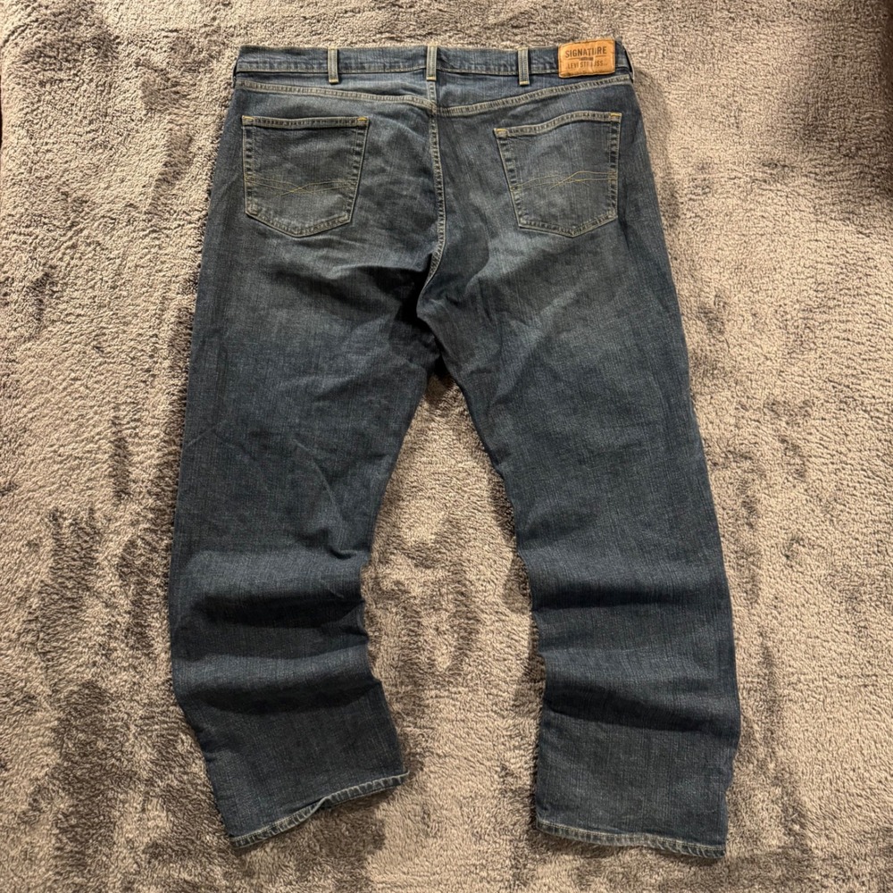 Signature by Levi Strauss Mens Relaxed Fit Dark Wash Denim Jeans 42x32 Blue
